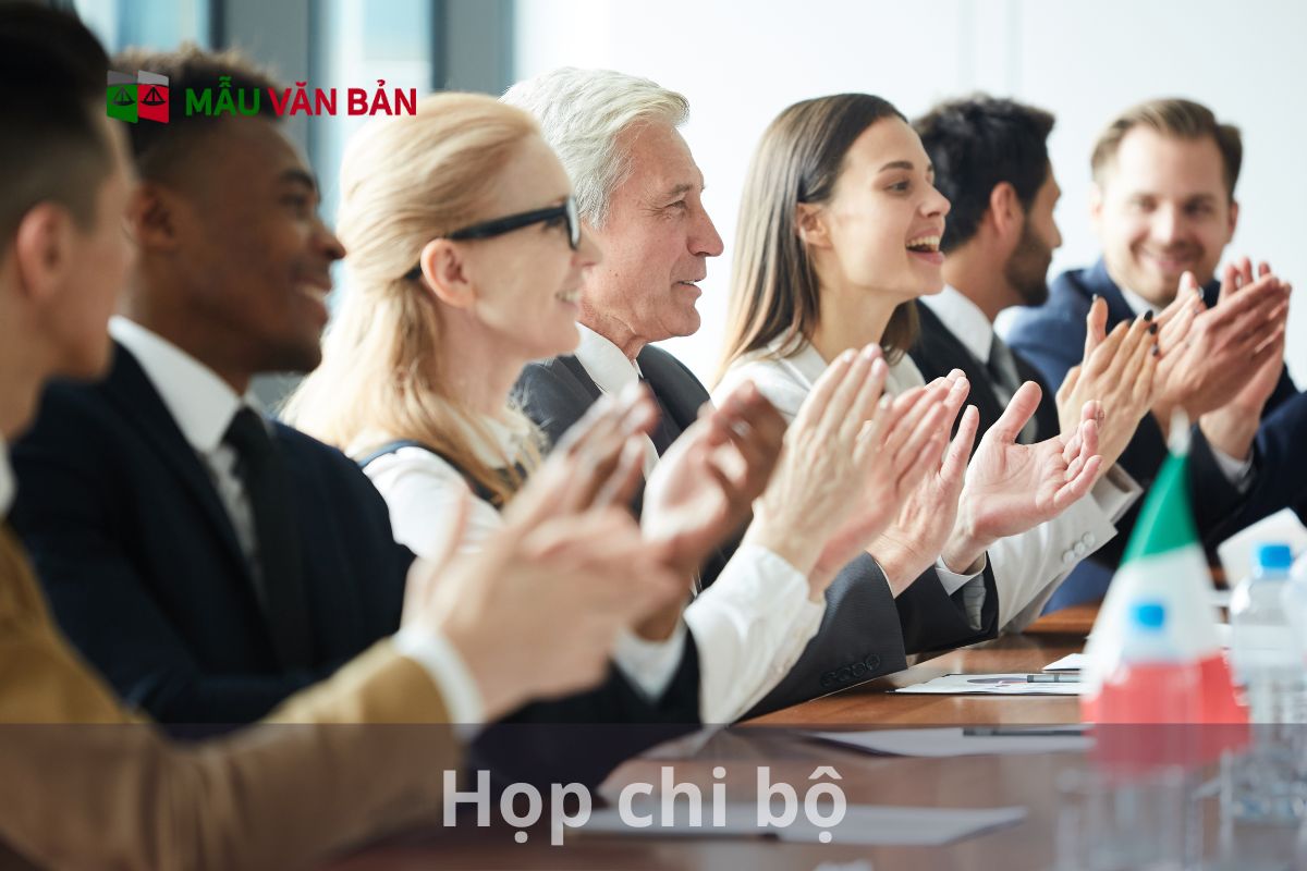 Họp chi bộ (2).jpg